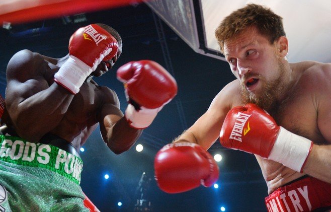 فيديو .. ملاكم روسي "عنيف" يتعرض لأول هزيمة في مسيرته