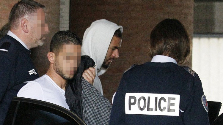 فيديو .. بنزيما يعترف بمشاركته في عملية ابتزاز فالبوينا "بشريط إباحي"