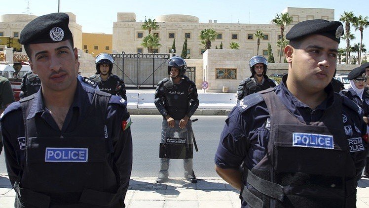 الملك الأردني يشرف بنفسه على التحقيق في حادثة القتل بمركز تدريب الشرطة