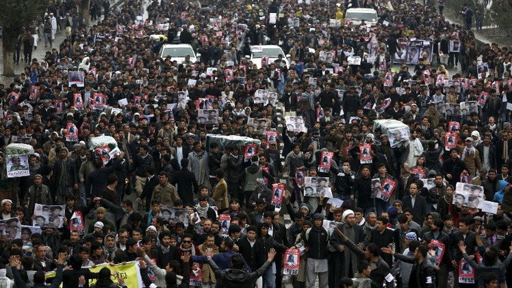 عشرات الآلاف يحتجون ضد الإرهاب في كابل (فيديو)
