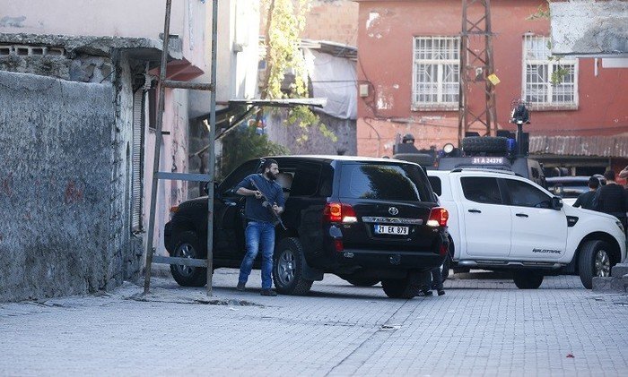 تركيا.. مقتل 4 من الشرطة ومدني بهجمات شنها مسلحون أكراد
