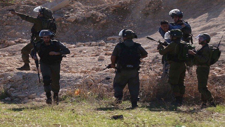 مقتل إسرائيليين اثنين بعملية إطلاق نار داخل الخليل في الضفة الغربية