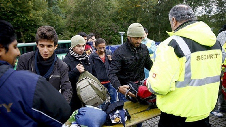 بريطانيا.. منتحلو الجنسية السورية معرضون للملاحقة