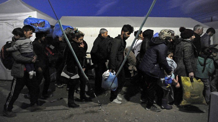 بولندا ترفض استقبال اللاجئين بسبب هجمات باريس