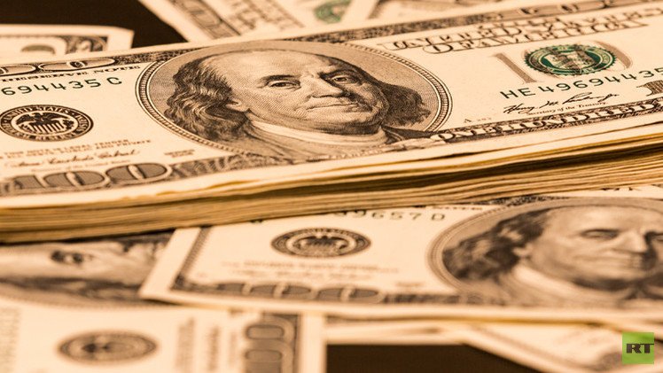 الدولار يرتفع مقابل اليورو لأعلى مستوى في 7 أشهر  