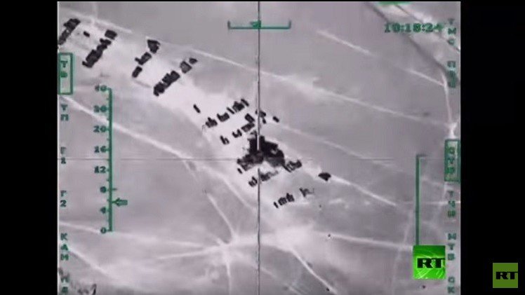 المقاتلات الروسية تستهدف أسطول صهاريج داعش لتهريب النفط من سوريا إلى العراق