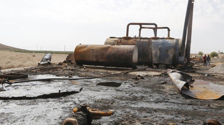 كيف جرّت روسيا الولايات المتحدة لاستهداف النفط الداعشي؟