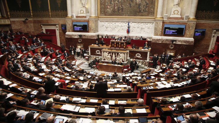 البرلمان الفرنسي يوافق على تمديد حالة الطوارئ 3 أشهر