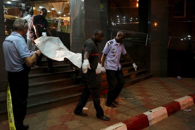 مالي تنشر صور مشتبهين اثنين بالتورط في الهجوم على فندق راديسون