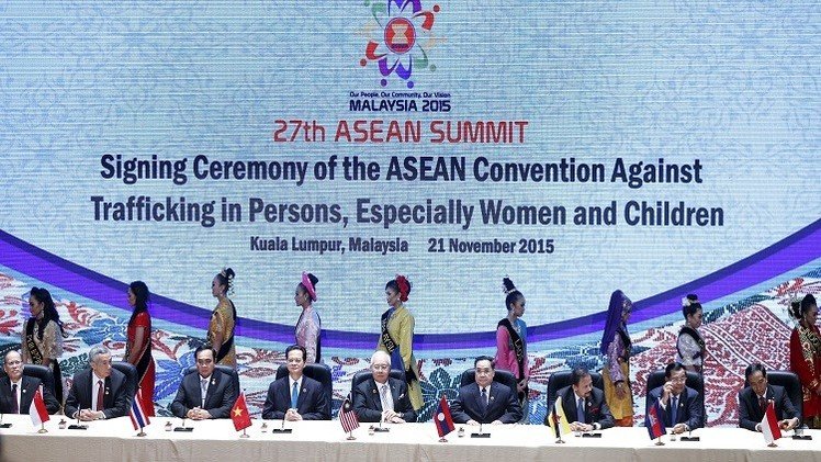 بلدان منظمة "آسيان" توقع على مذكرة إطلاق تجمع اقتصادي موحد