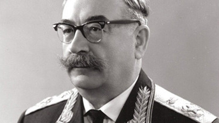 المارشال بافيل روتميستروف بطل سلاح المدرعات