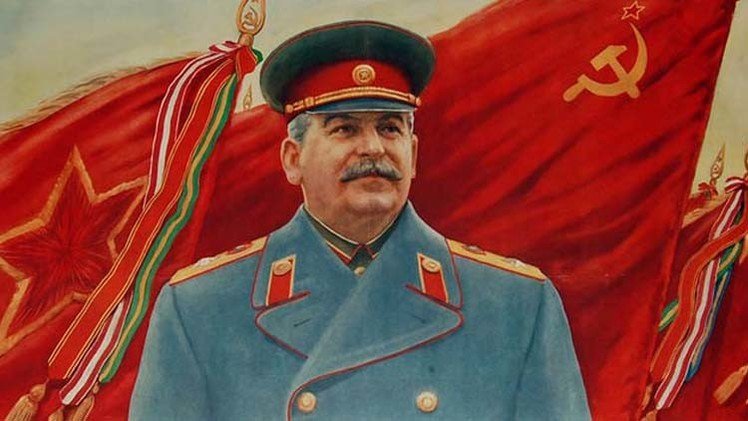 يوسف ستالين القائد العام للقوات المسلحة السوفيتية إبان الحرب مع النازيين