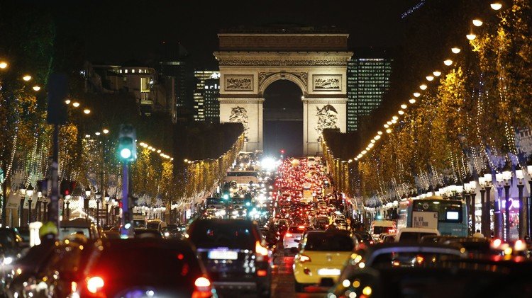 انخفاض حجوزات الطيران إلى باريس بسبب الهجمات