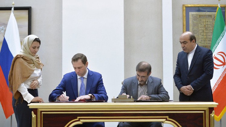 فيما موسكو تستثمر في الاقتصاد الإيراني واشنطن تستنزف اقتصادات الخليج والحلفاء