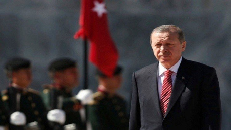 أردوغان يعقد اجتماعا أمنيا يضم رئيس الوزراء ورئيس الأركان لبحث حادث إسقاط الطائرة الروسية