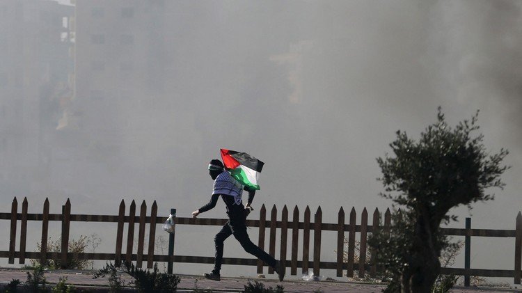 وسط تخبط إسرائيلي.. الفلسطينيون يحولون هبتهم إلى انتفاضة