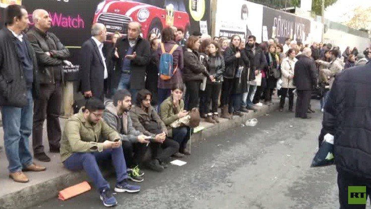 السلطات التركية تحاكم وتعتقل صحفيين
