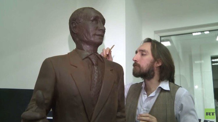 بوتين من الشوكولاته يستعد لدخول موسوعة "غينيس" (فيديو)