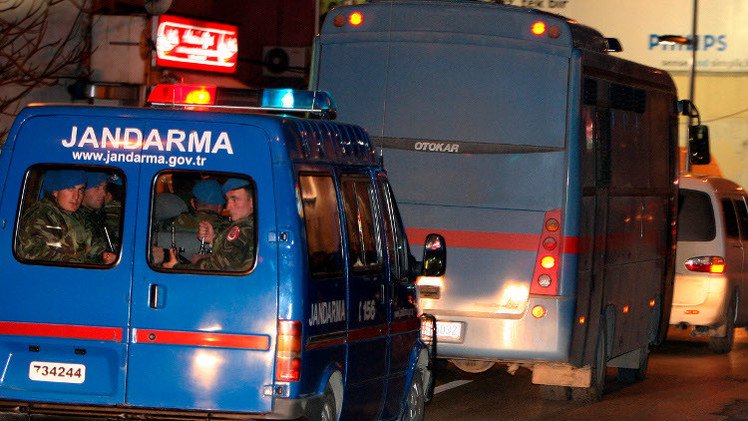 تركيا.. اتهام عسكريين كبار بتزويد إرهابيين بالسلاح