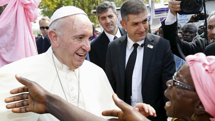 بابا الفاتيكان: المسيحيون والمسلمون إخوة 