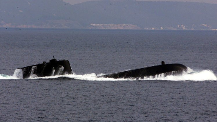 غواصتان تركيتان تحومان في منطقة طراد "موسكو" الروسي قرب اللاذقية