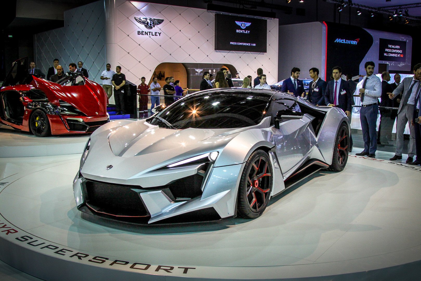 سيارة Fenyr SuperSport