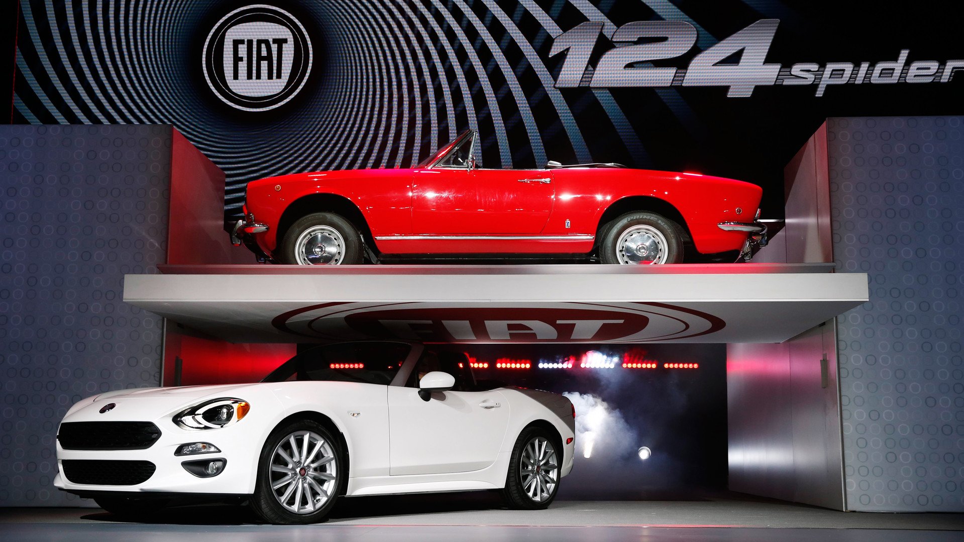 سيارة فيات 124 Spider في معرض لوس أنجلس للسيارات وهي ستصبح في السوق عام 2017