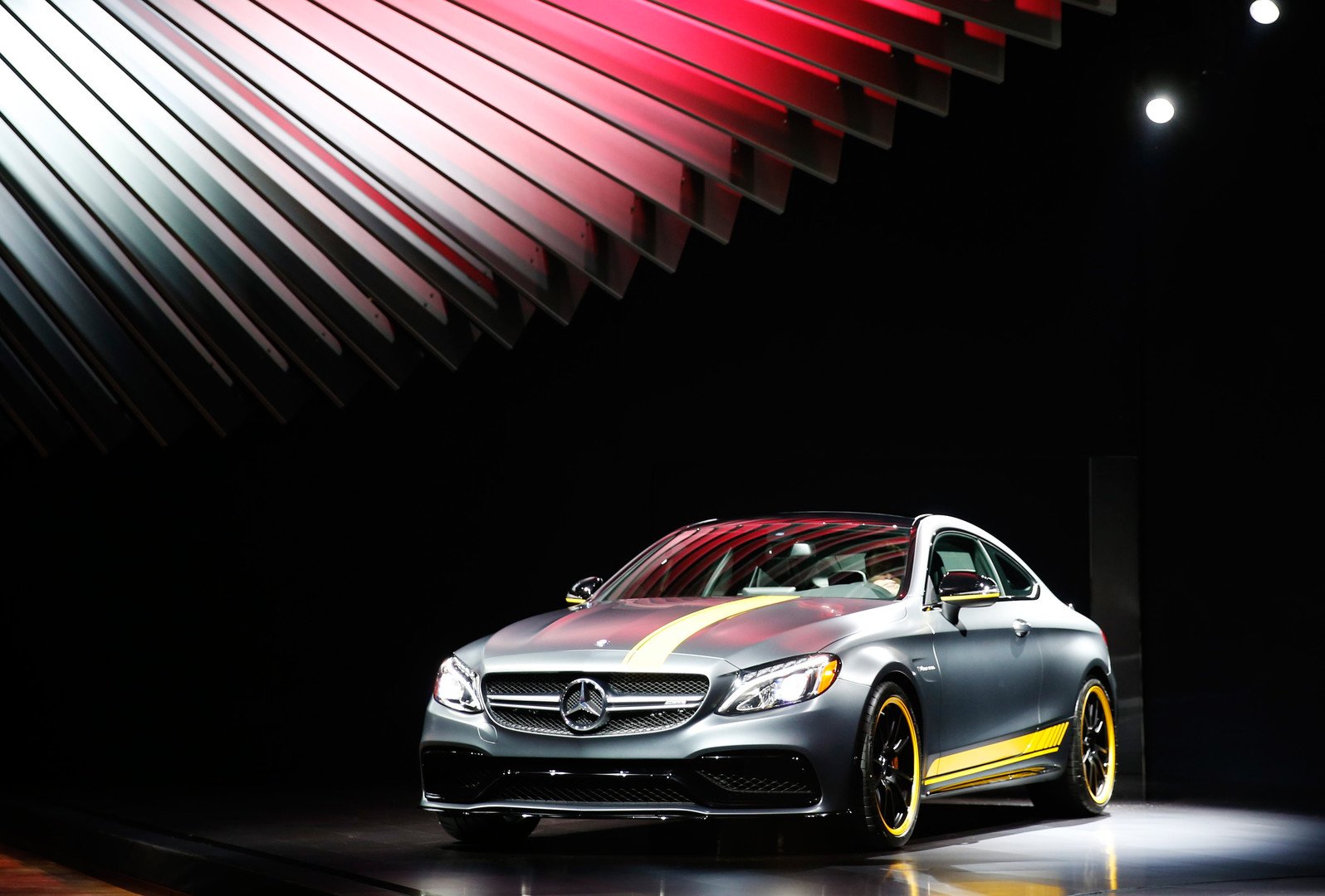 سيارة مرسيدس AMG C63 Coupe موديل عام 2017