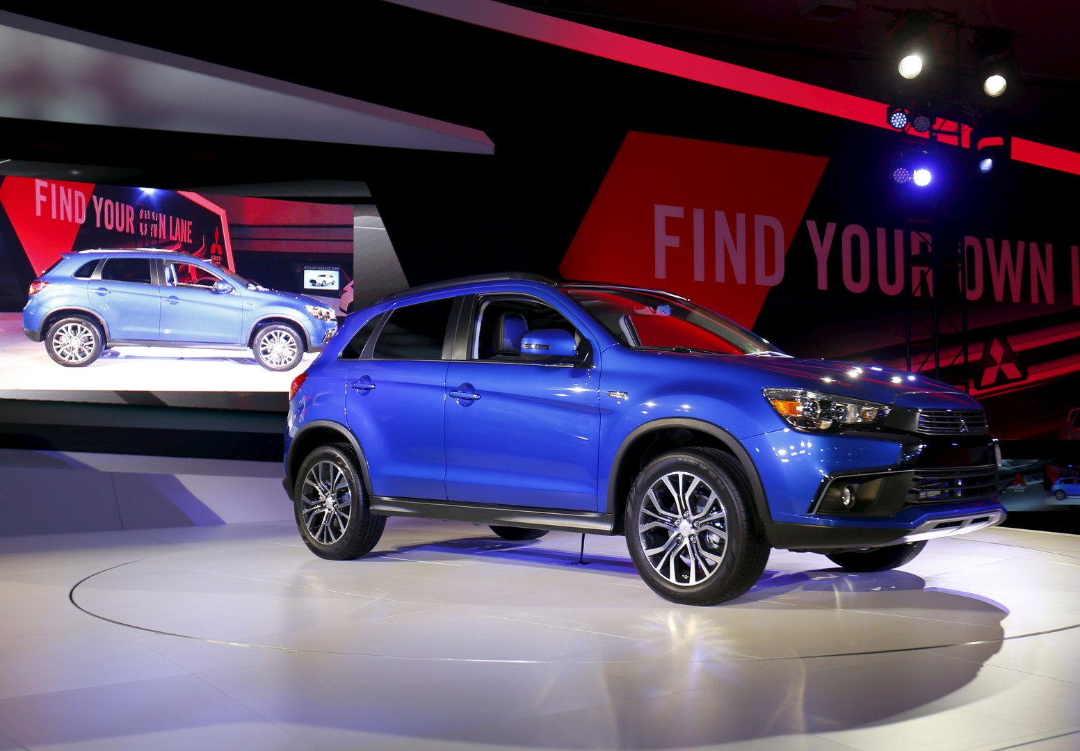 فرع شركة ميتسوبيشي في شمال أمريكا يقدم سيارة أوتلاندير سبور لعام 2016