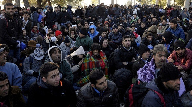 باريس تدعو أوروبا إلى الكف عن استقبال اللاجئين وكندا تؤجل ذلك 3 أشهر 
