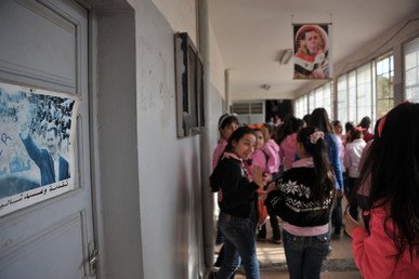 طالبات الصف السابع في مدرسة سهيل أبو الشملات  في اللاذقية