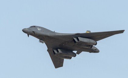 قاذفة B-1 الأمريكية في معرض دبي الدولي للطائرات والمروحيات لعام 2015