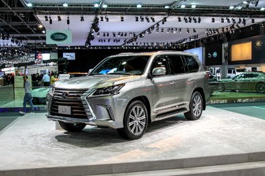 سيارة ليكسوس LX الجديدة