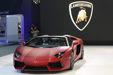 سيارة لامبورجيني Aventador