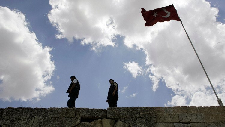 صحفي تركي: السلطات التركية تسمح بعالجة مسلحي 