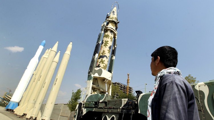 مصادر أمريكية: إيران اختبرت صاروخا باليستيا جديدا
