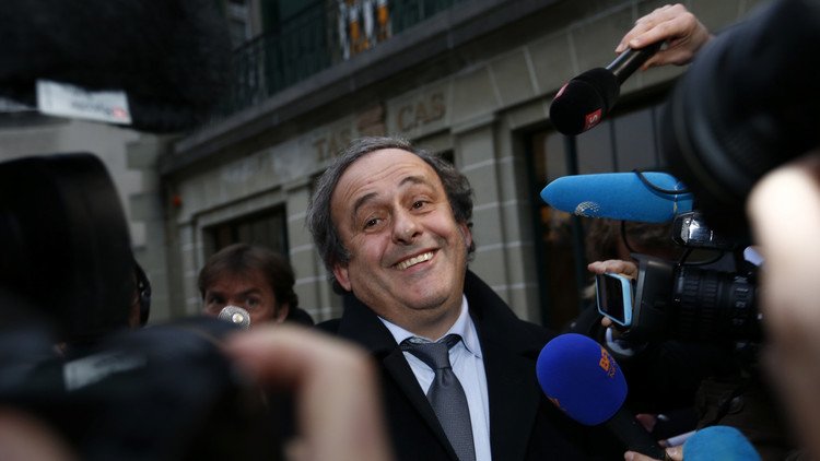 فضائح الفيفا.. بلاتيني يأمل في سماع صوته "جيدا"