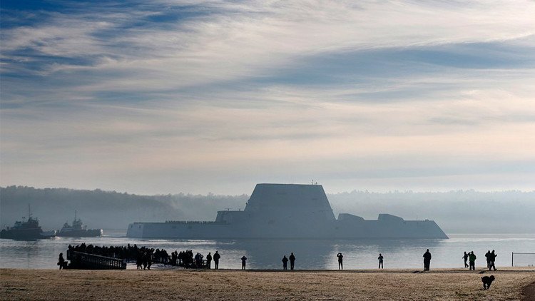 شاهد أكبر مدمرة في تاريخ البحرية الامريكية