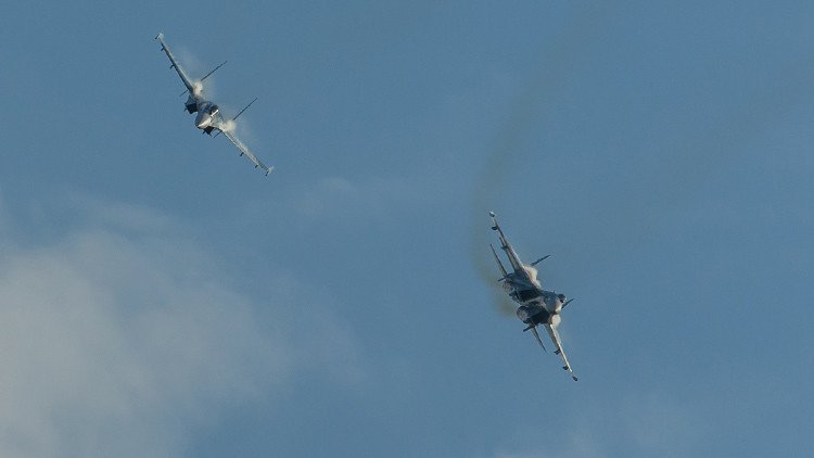 طيارون روس يتدربون على معركة جوية فوق سرعة الصوت