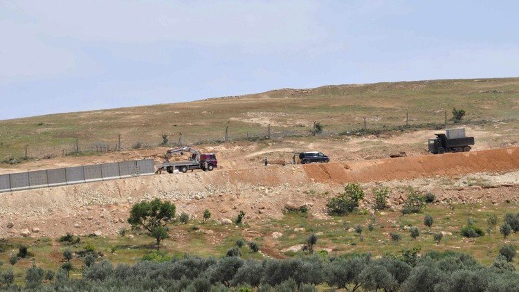 تركيا تبني جدارا بطول 82 كلم على الحدود مع سوريا