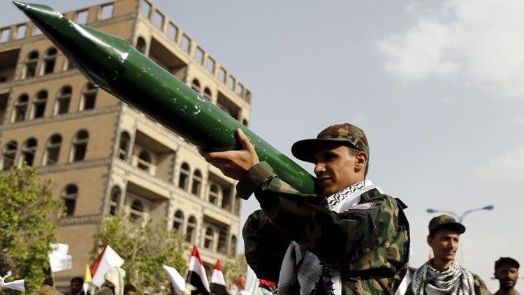إطلاق صاروخ باليستي يمني على قاعدة سعودية