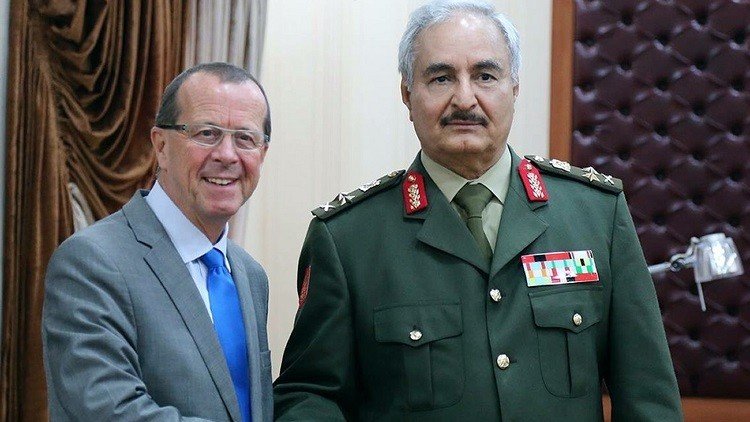 القائد العام للجيش الليبي خليفة حفتر ومبعوث الأمم المتحدة الخاص إلى ليبيا مارتن كوبلر - المرج