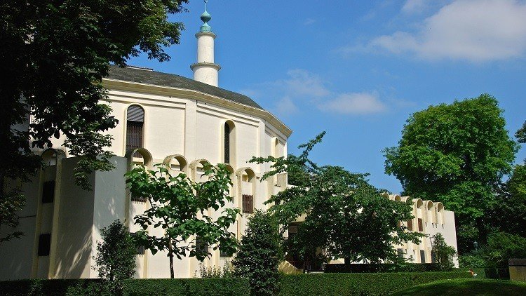 ألمانيا تغلق مسجدا ومركزا إسلاميا لدعمهما "داعش"