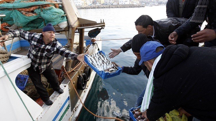  صيادون مصريون محتجزون لدى تونس