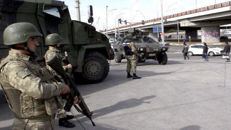 تركيا.. مقتل جندي بانفجار قنبلة واشتداد المعارك جنوب شرق البلاد