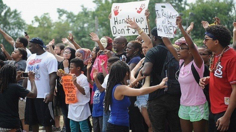 مسيرة في شيكاغو للاحتجاج على عنف الشرطة ضد السود 