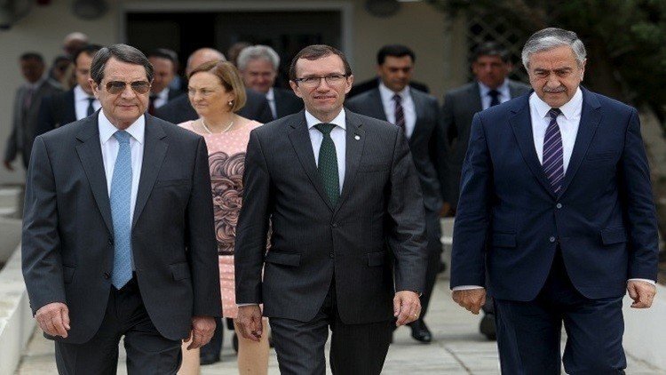 زعيما شطري قبرص يعربان عن أملهما في توحيد الجزيرة المقسمة