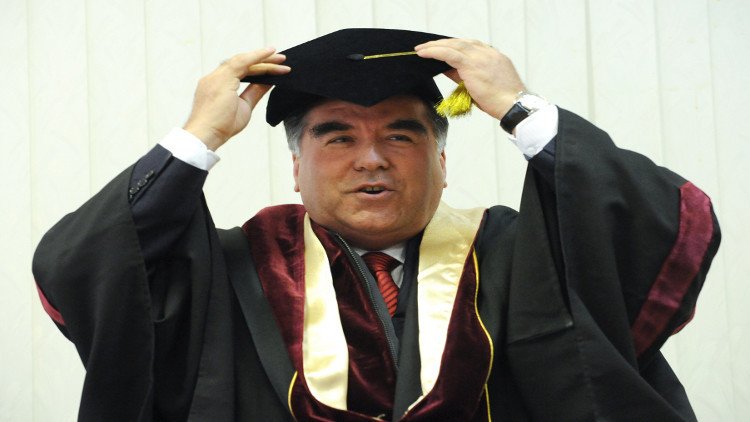 رئيس طاجيكستان يوقع قانونا يمنح نفسه فيه لقب "زعيم الأمة"