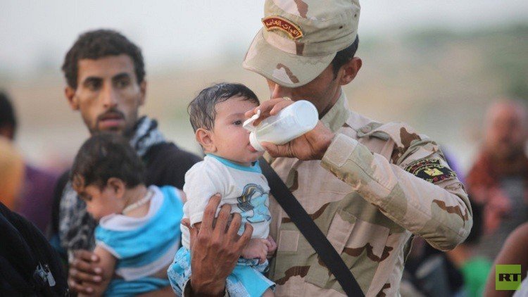 عراقية تضع مولودها وسط العبوات في الأنبار  