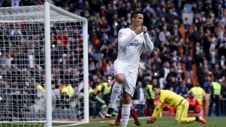 ريال مدريد يتصدر الليغا بانتظار رد برشلونة وأتلتيكو.. (فيديو)